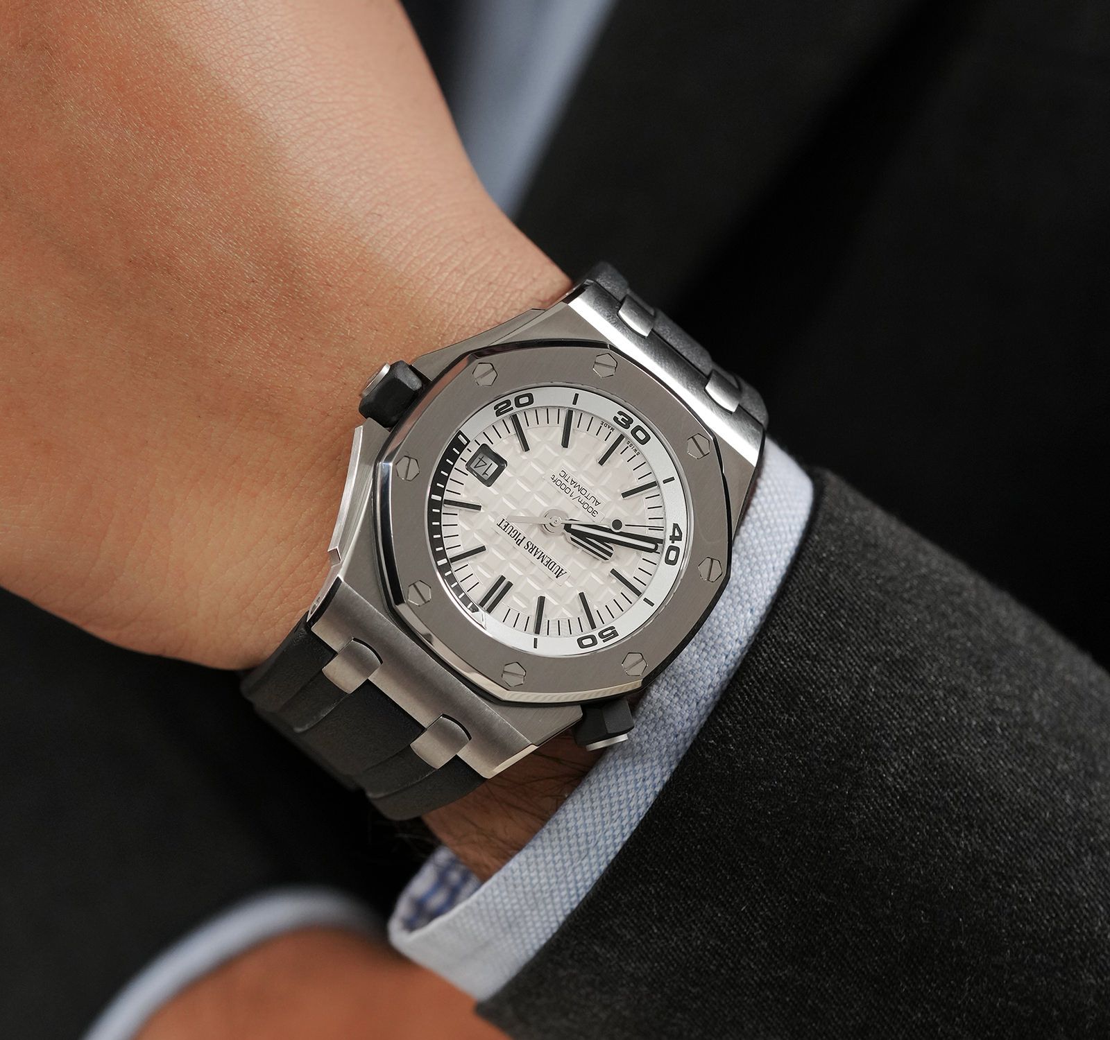 Pre-Owned Audemars Piguet Royal Oak Offshore Men Watch in Silver