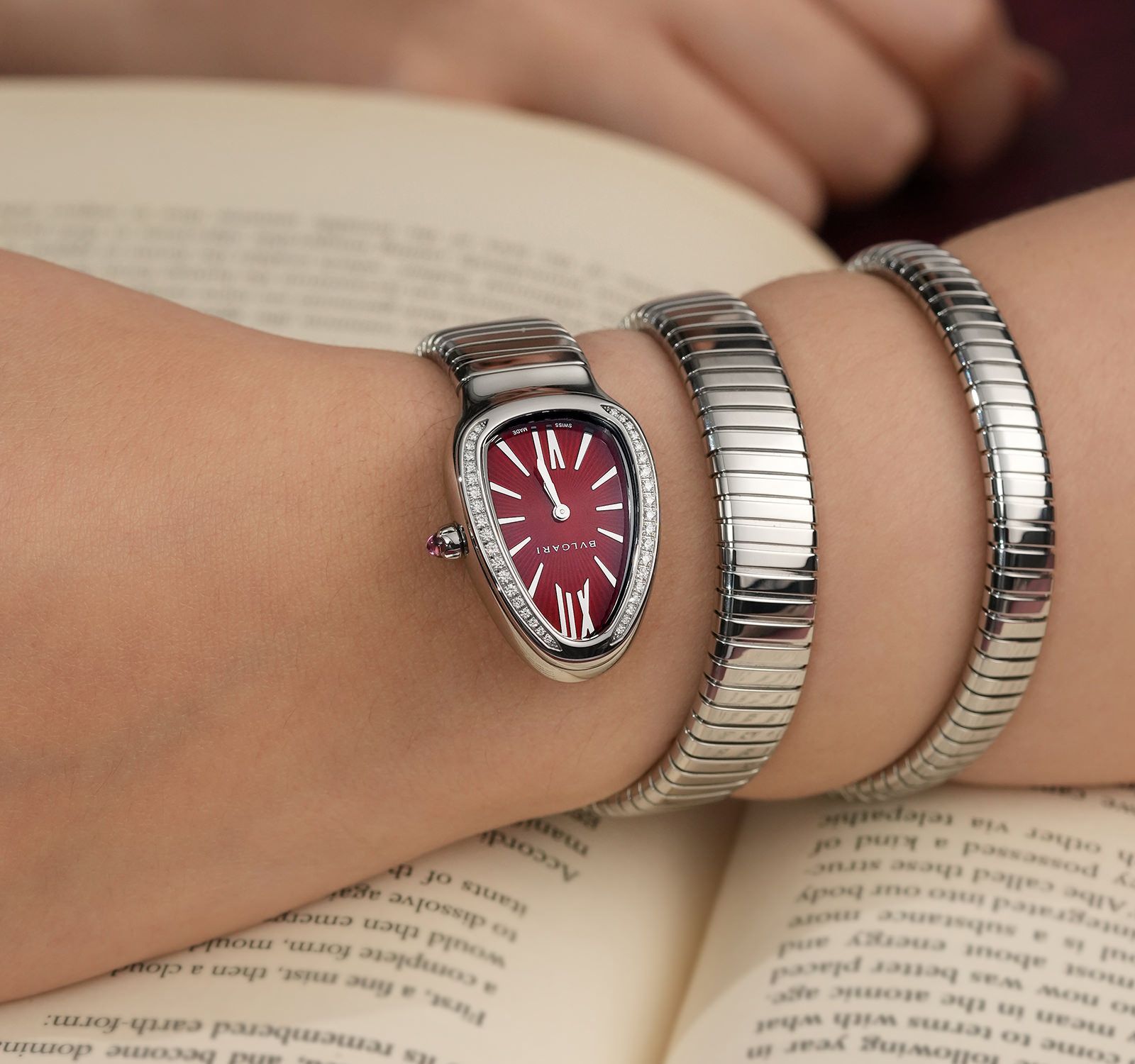 Diamonds ☆BVLGARI☆ SERPENTI ウォッチ RED♪ Explore Bulgari Serpenti Red Dial Watches | Coveted