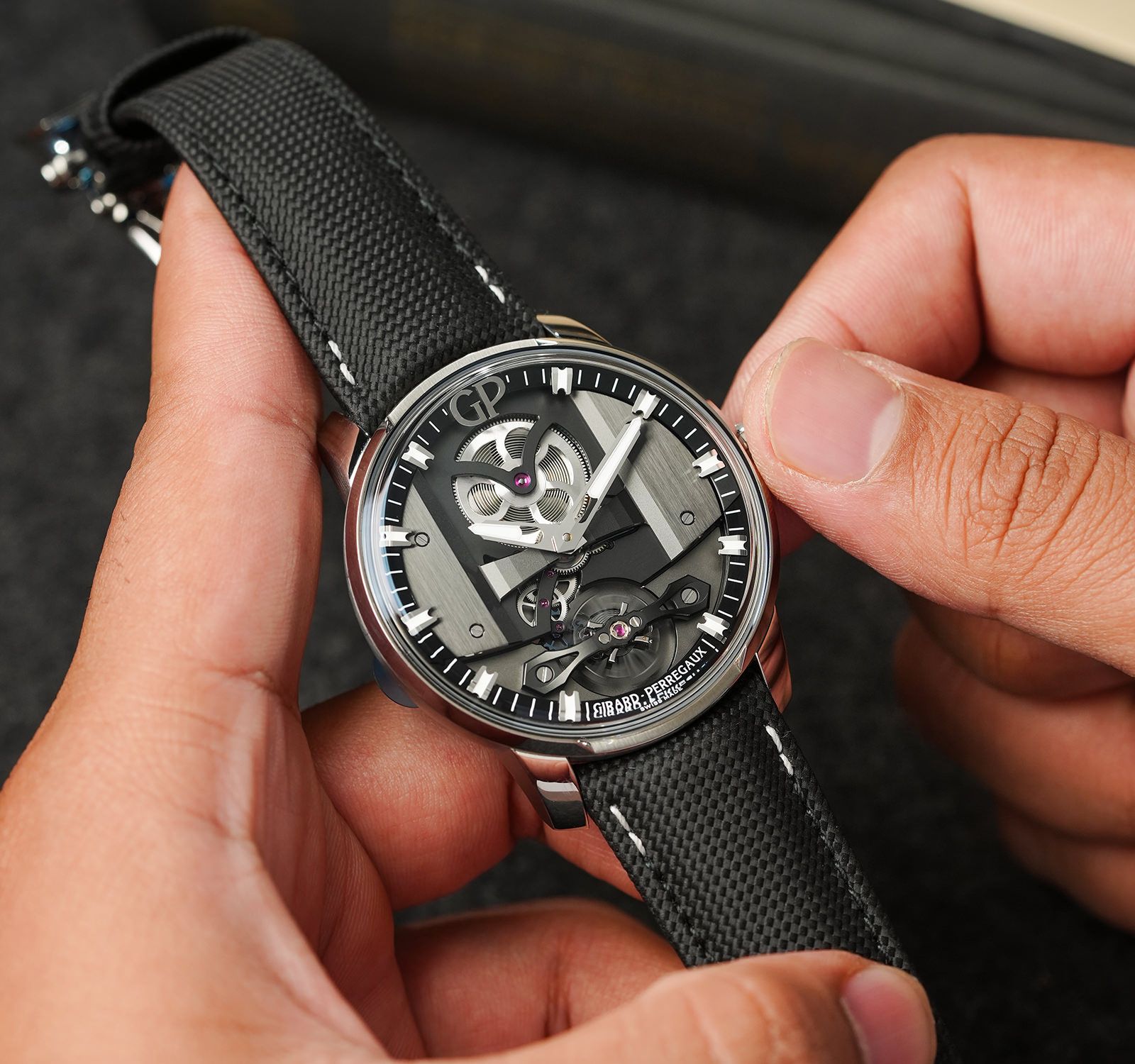 Pre-Owned Girard-Perregaux Bridges Men Watch in Black Colour Dial