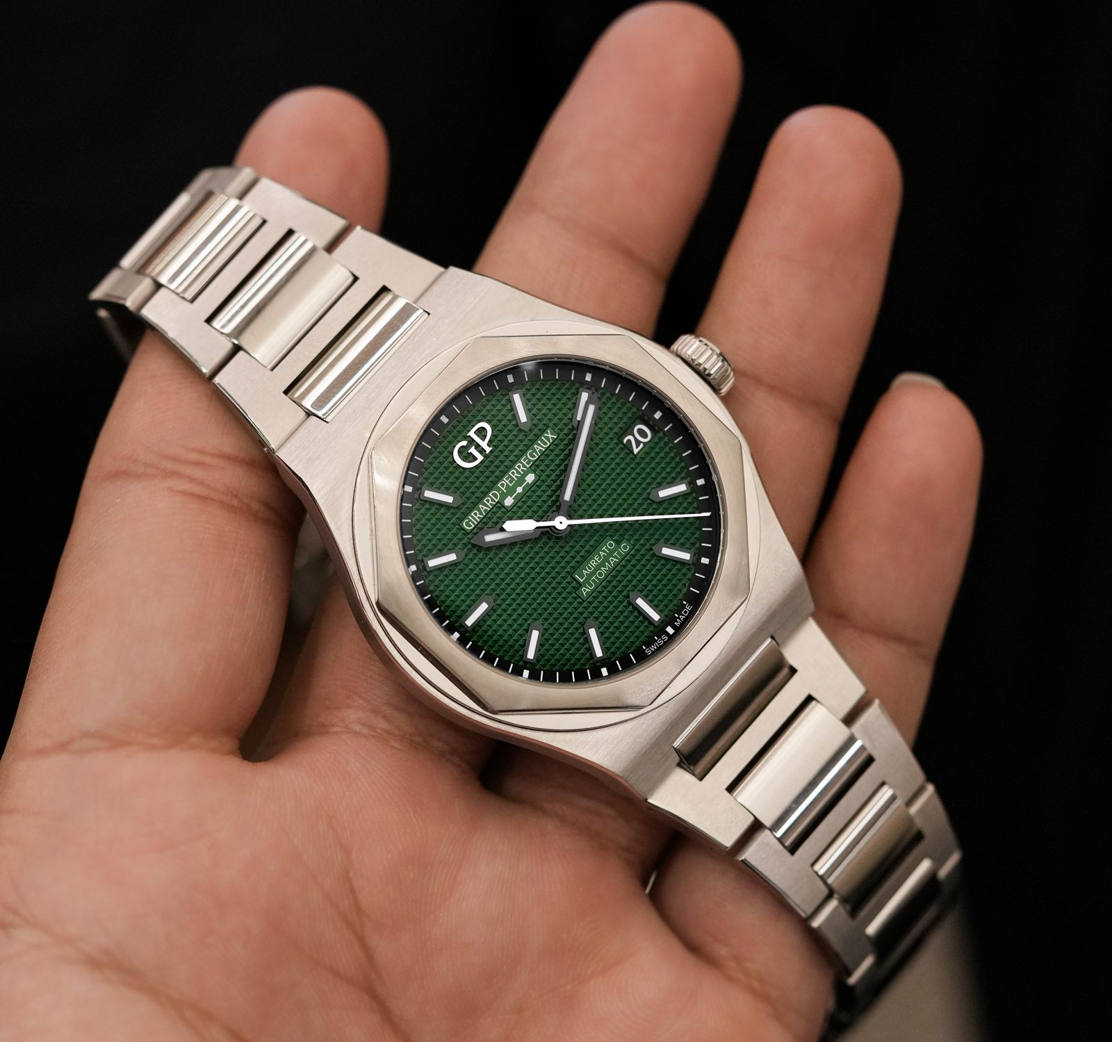 Pre-Owned Girard-Perregaux Laureato Price