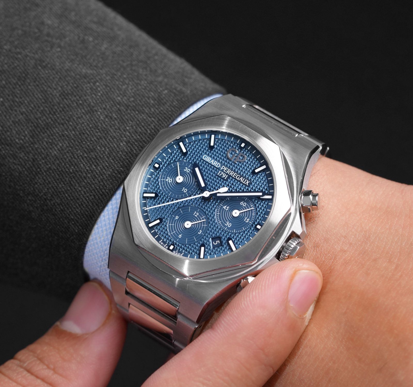 Pre-Owned Girard-Perregaux Laureato Price