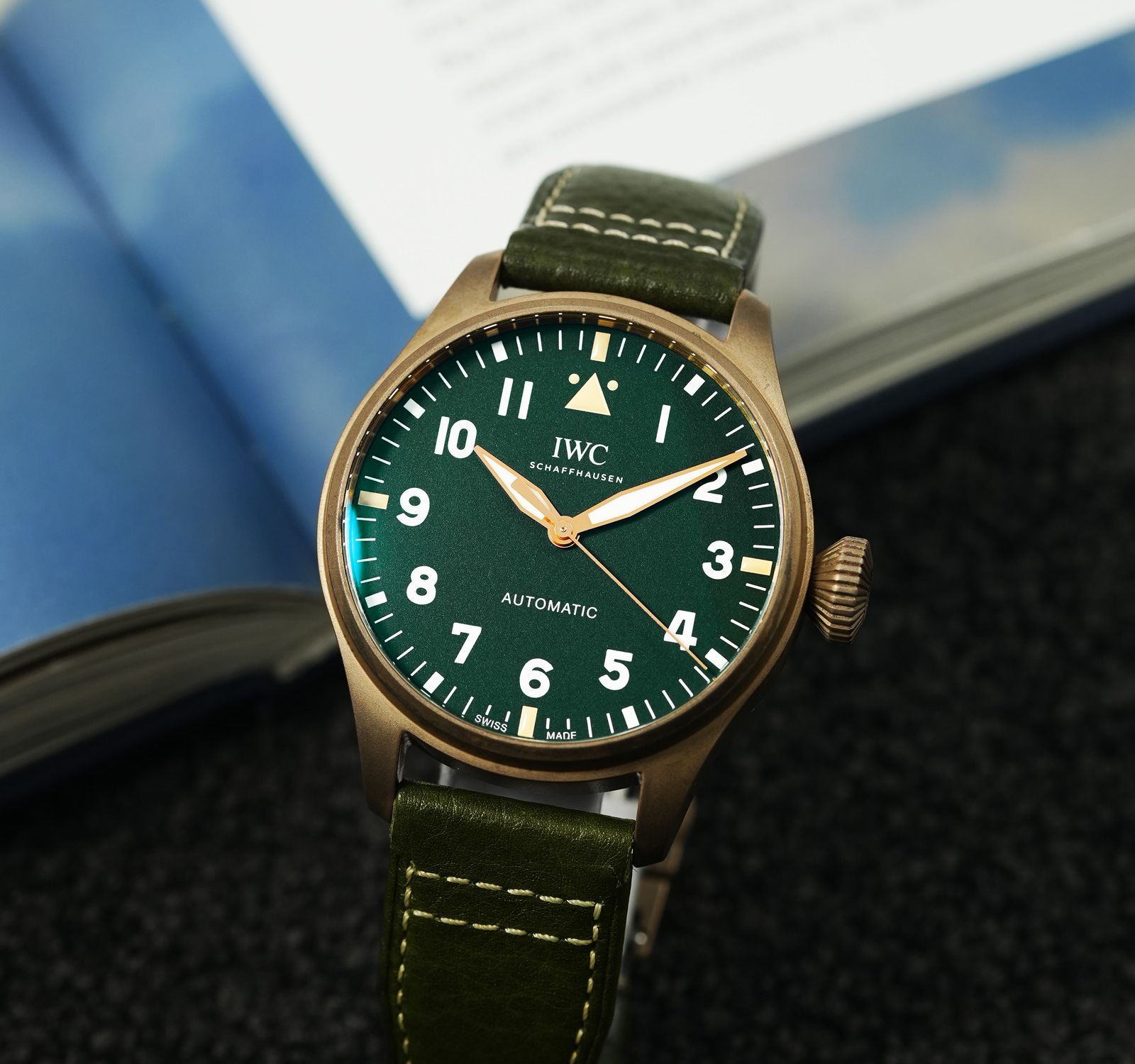 Pre-Owned IWC Pilot's Watches Men Watch in Green Colour Dial