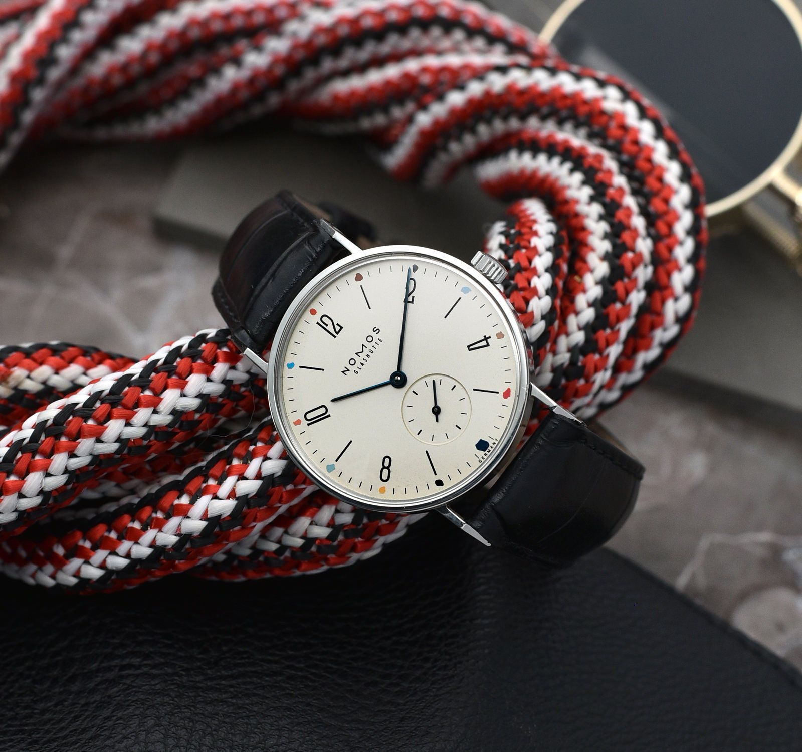 Nomos second outlet hand