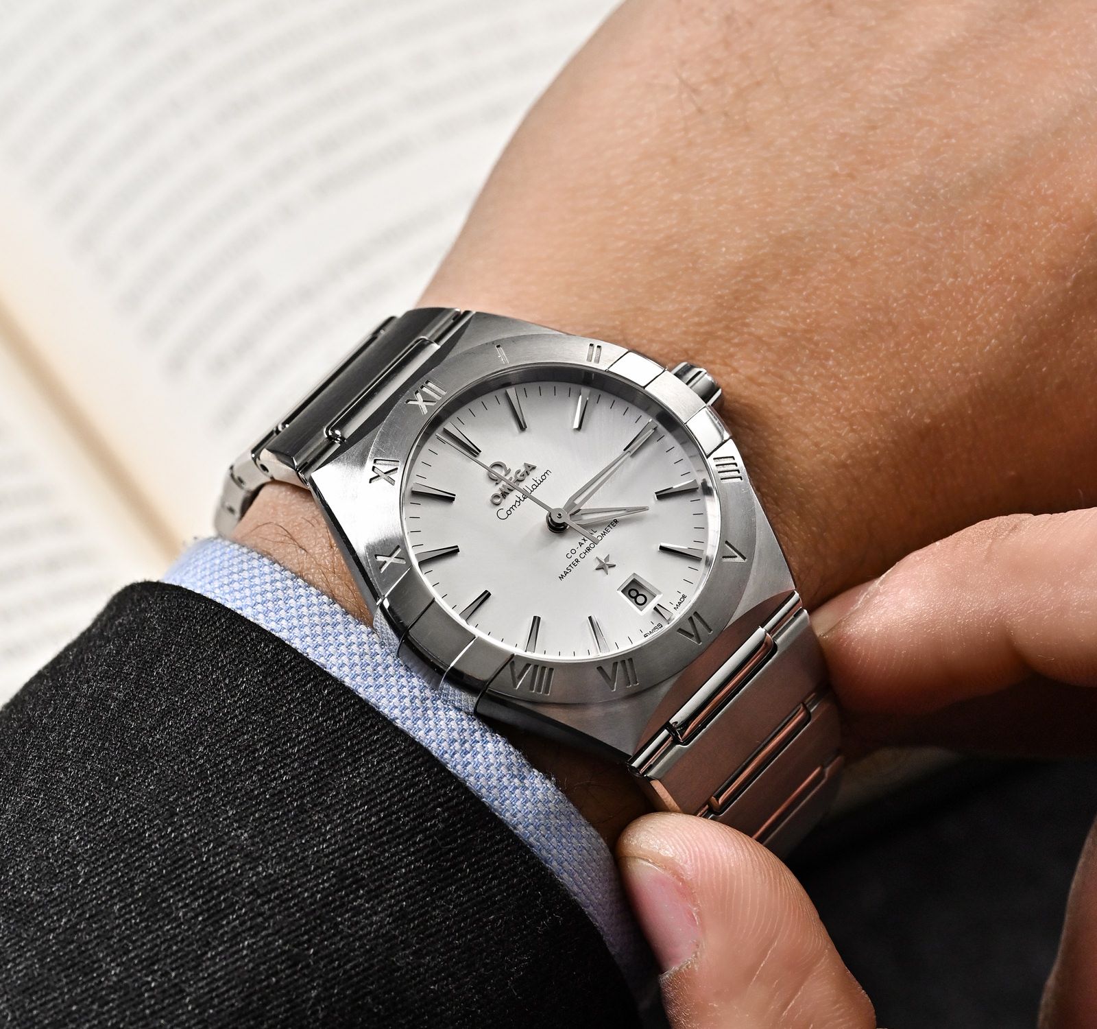 Pre-Owned Omega Constellation Men Watch in Silver Colour Dial