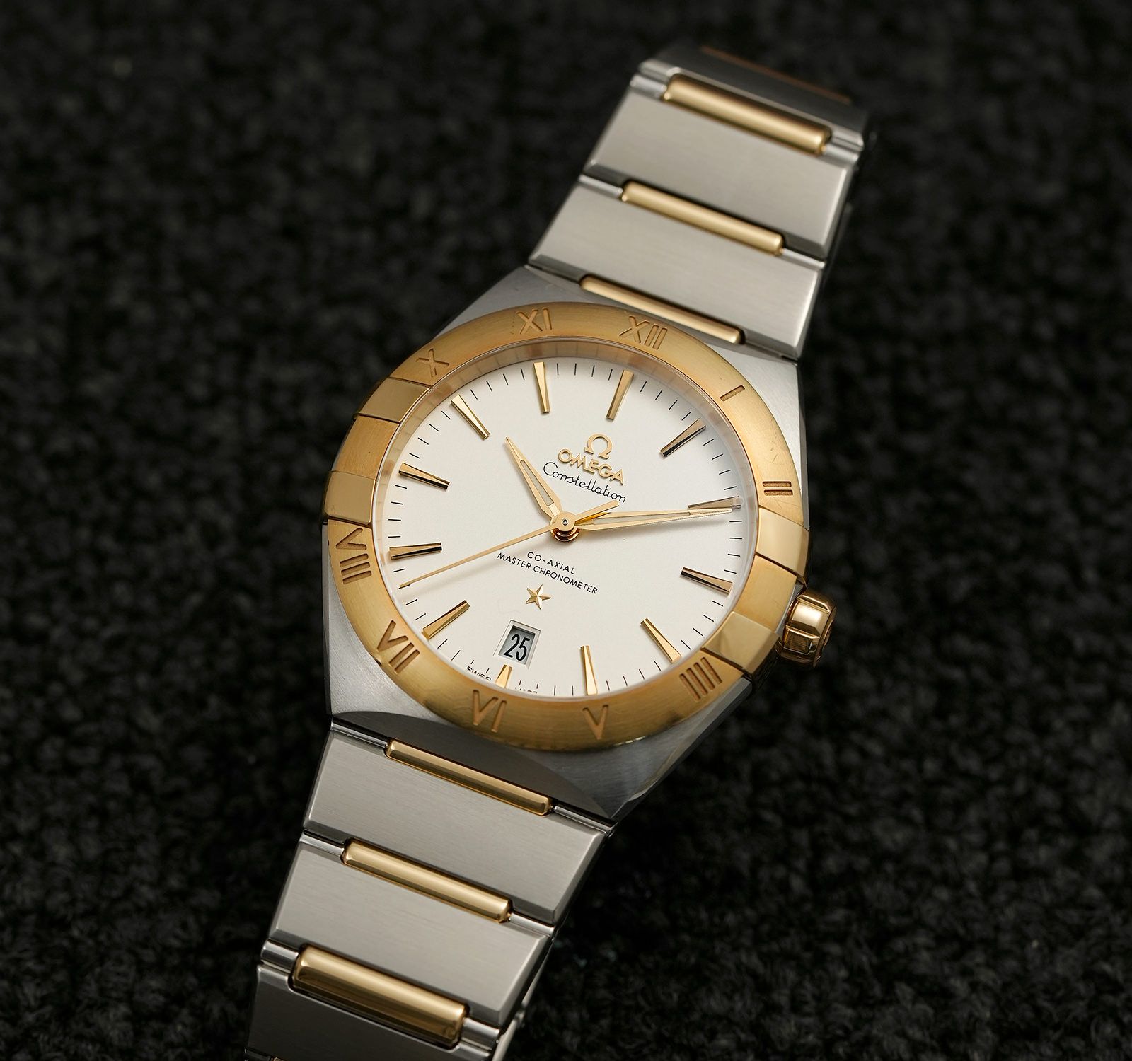 Pre-Owned Omega Constellation Men Watch in Silver Colour Dial