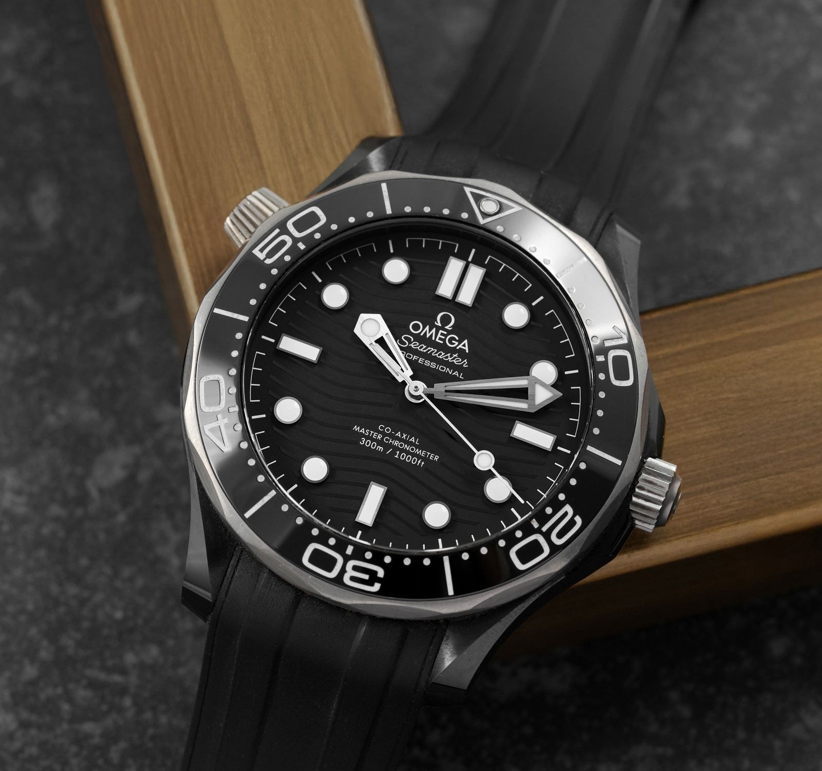 Omega 210.92.44.20.01.001