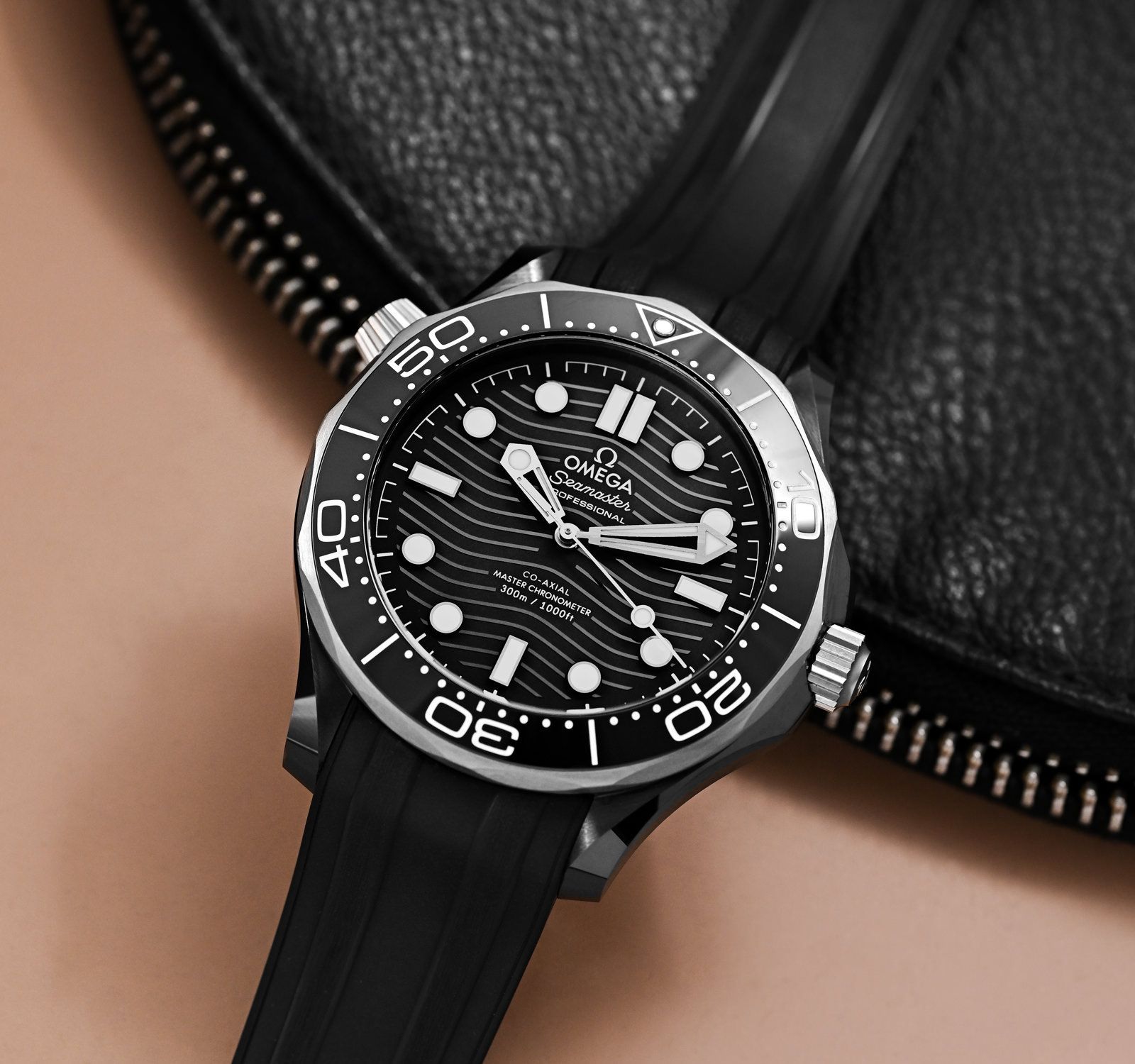 Omega 210.92.44.20.01.001