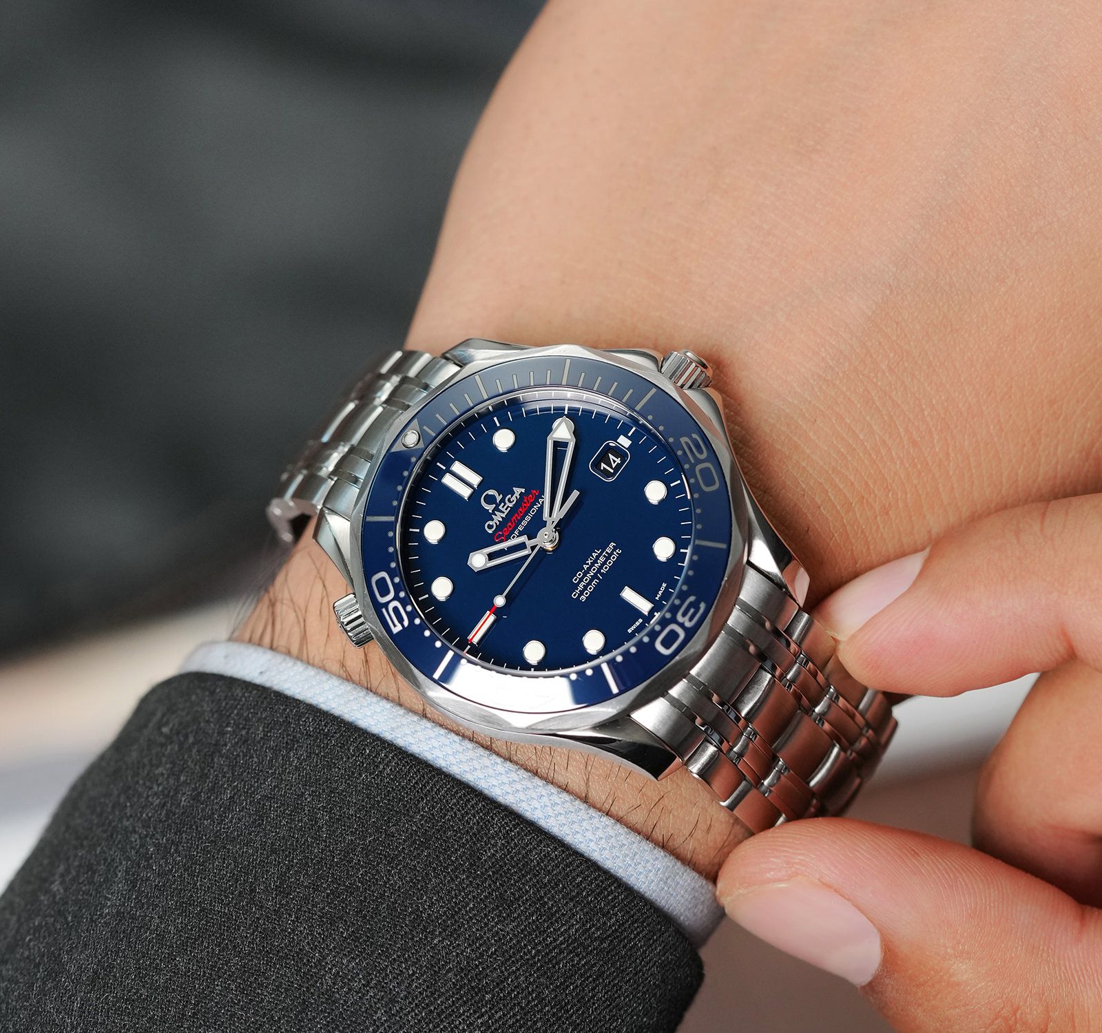 Pre-Owned Omega Seamaster Men Watch in Blue Colour Dial