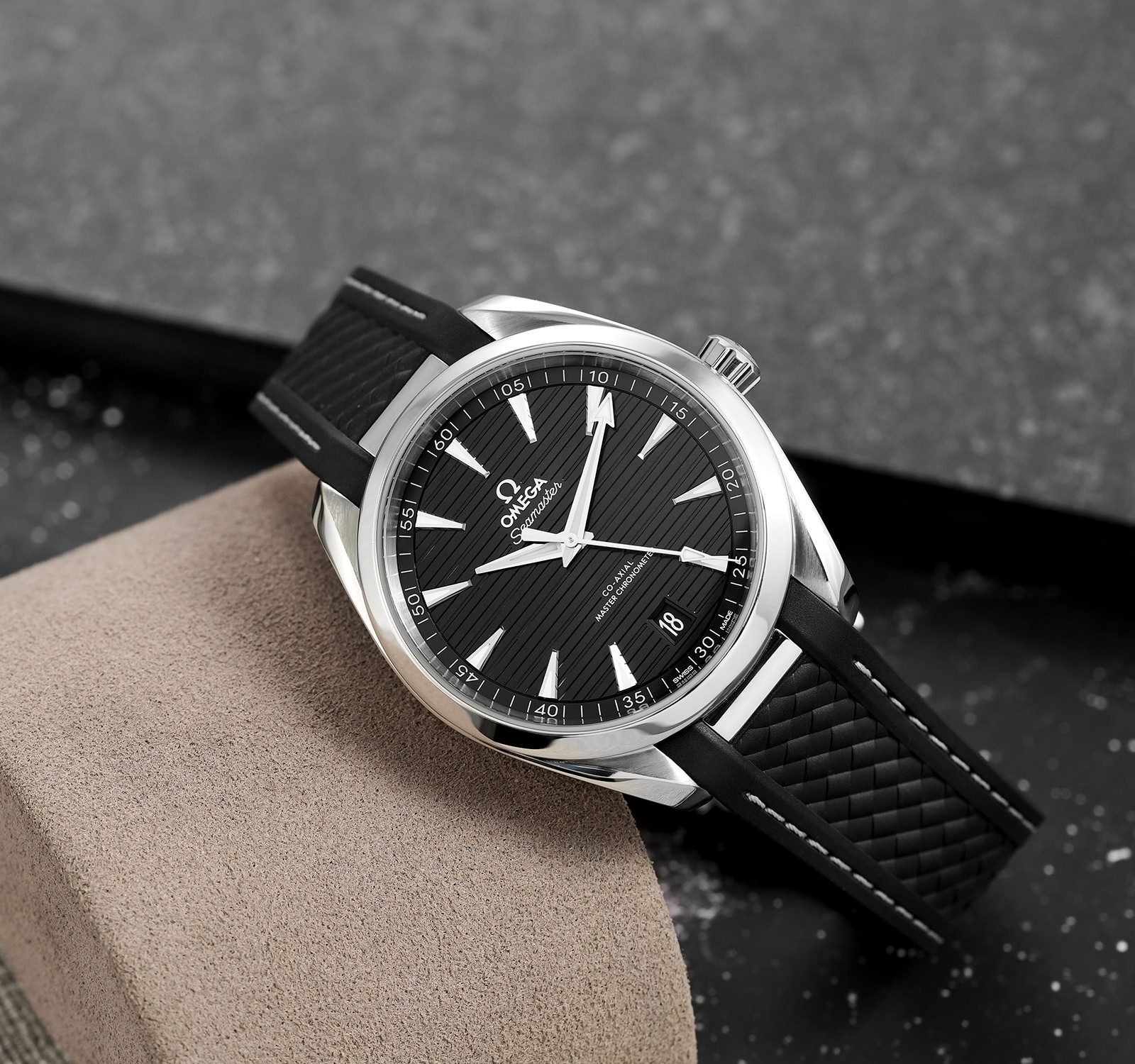 Omega 220.12.41.21.01.001