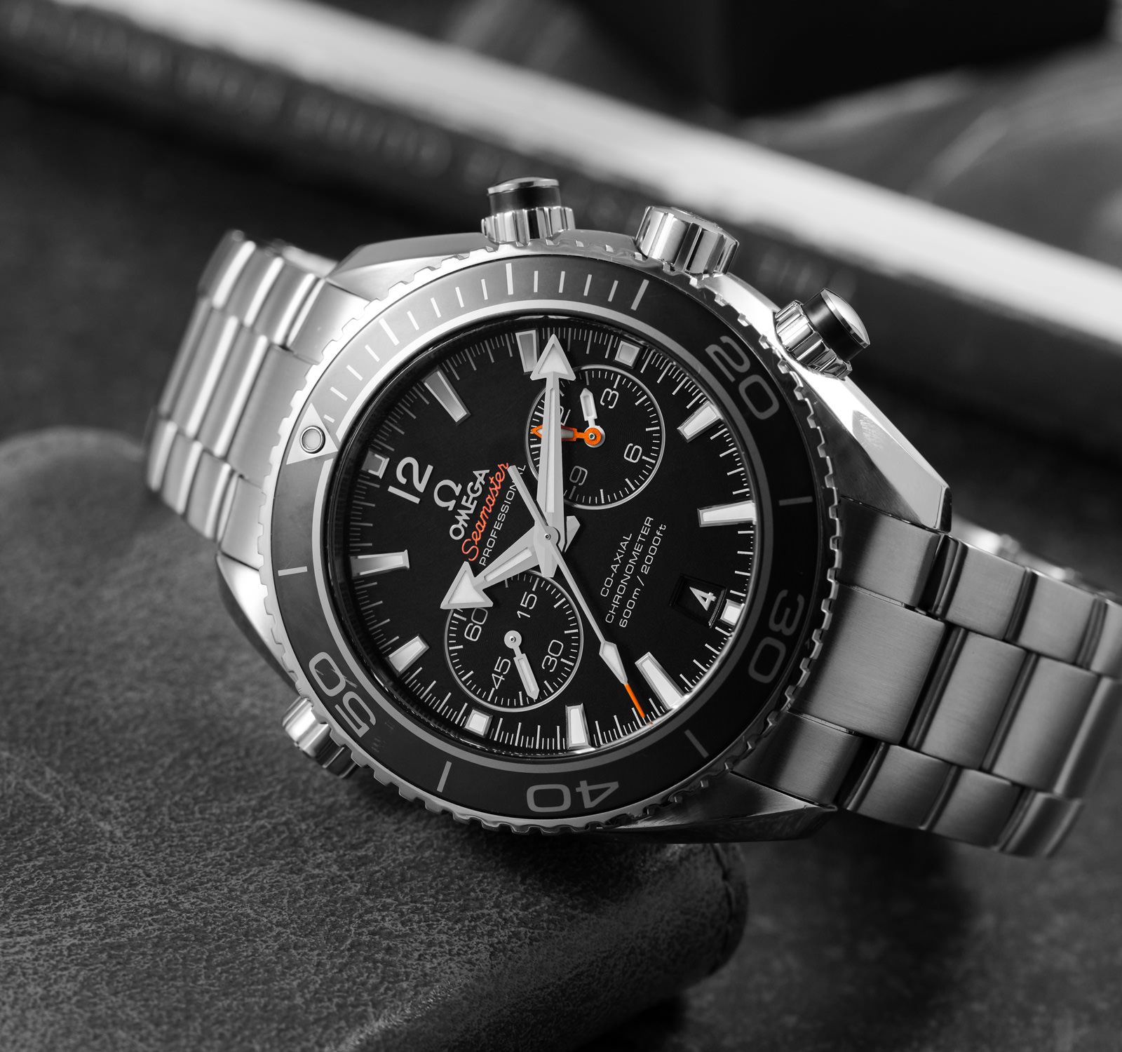 Pre-Owned Omega Seamaster Men Watch in Black Colour Dial