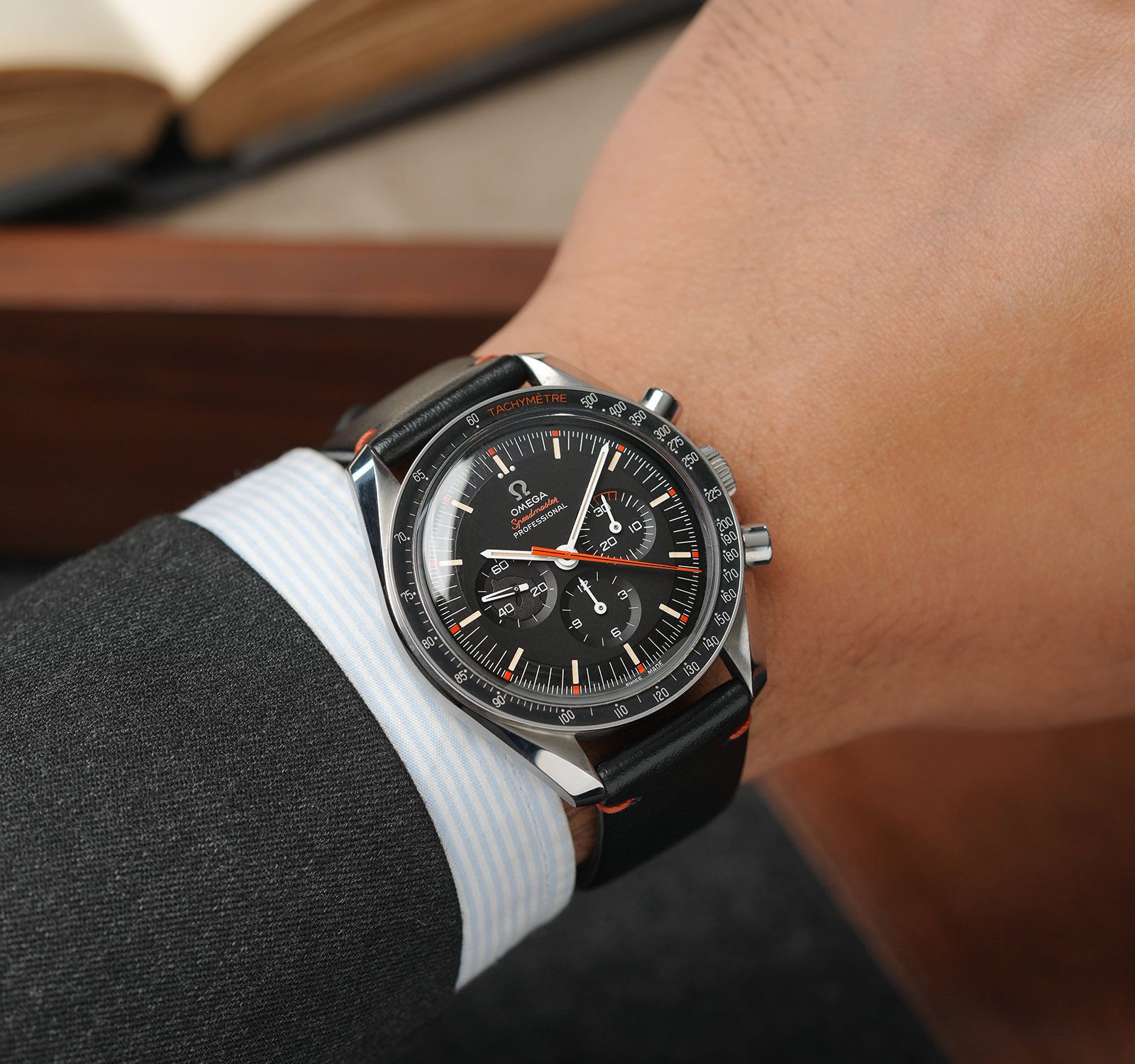 Pre-Owned Omega Speedmaster Men Watch in Black Colour Dial
