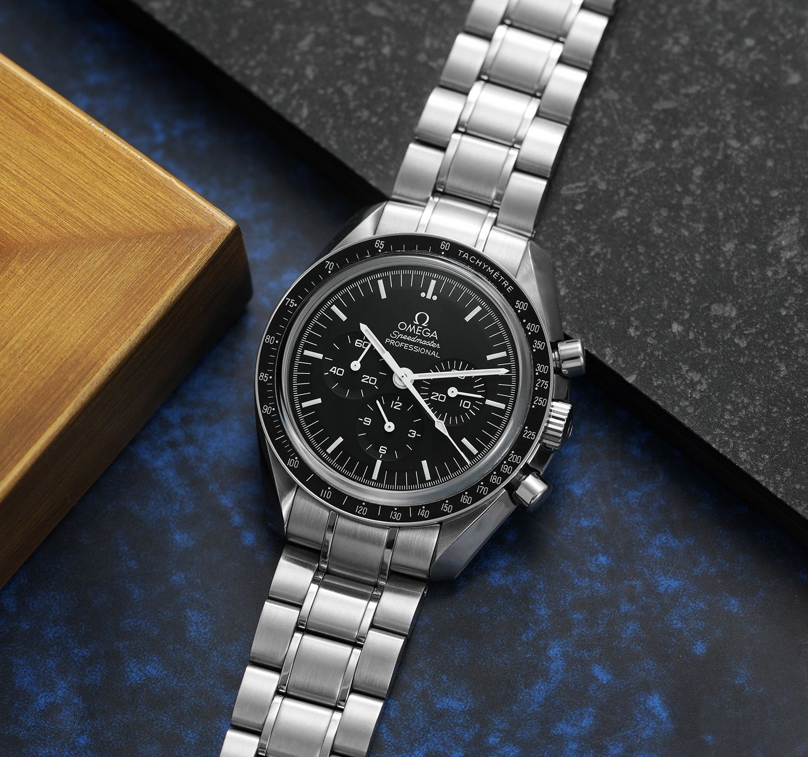 Pre-Owned Omega Speedmaster Men Watch in Black Colour Dial