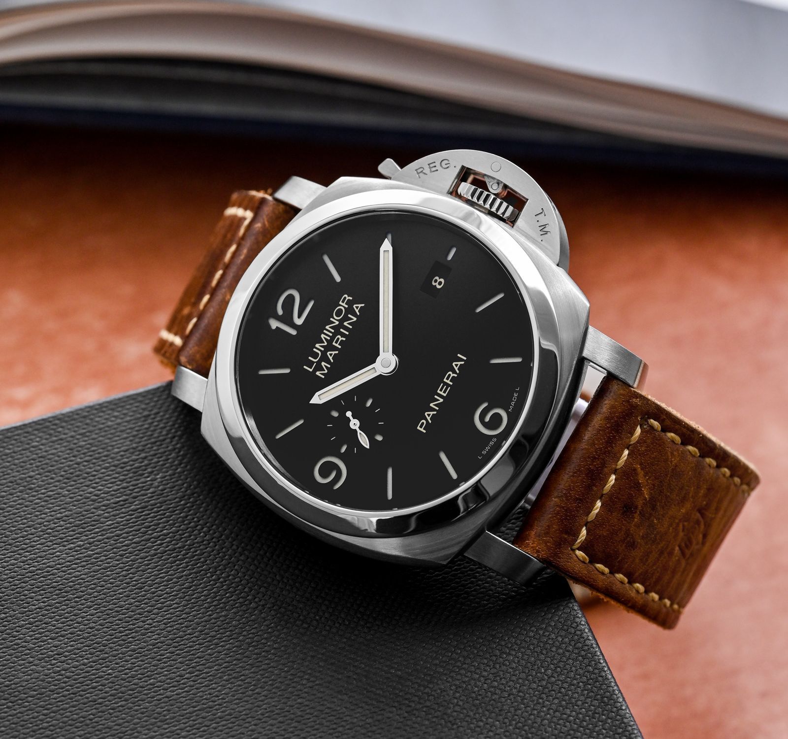 Pre Owned Panerai Luminor Men Watch in Black Colour Dial