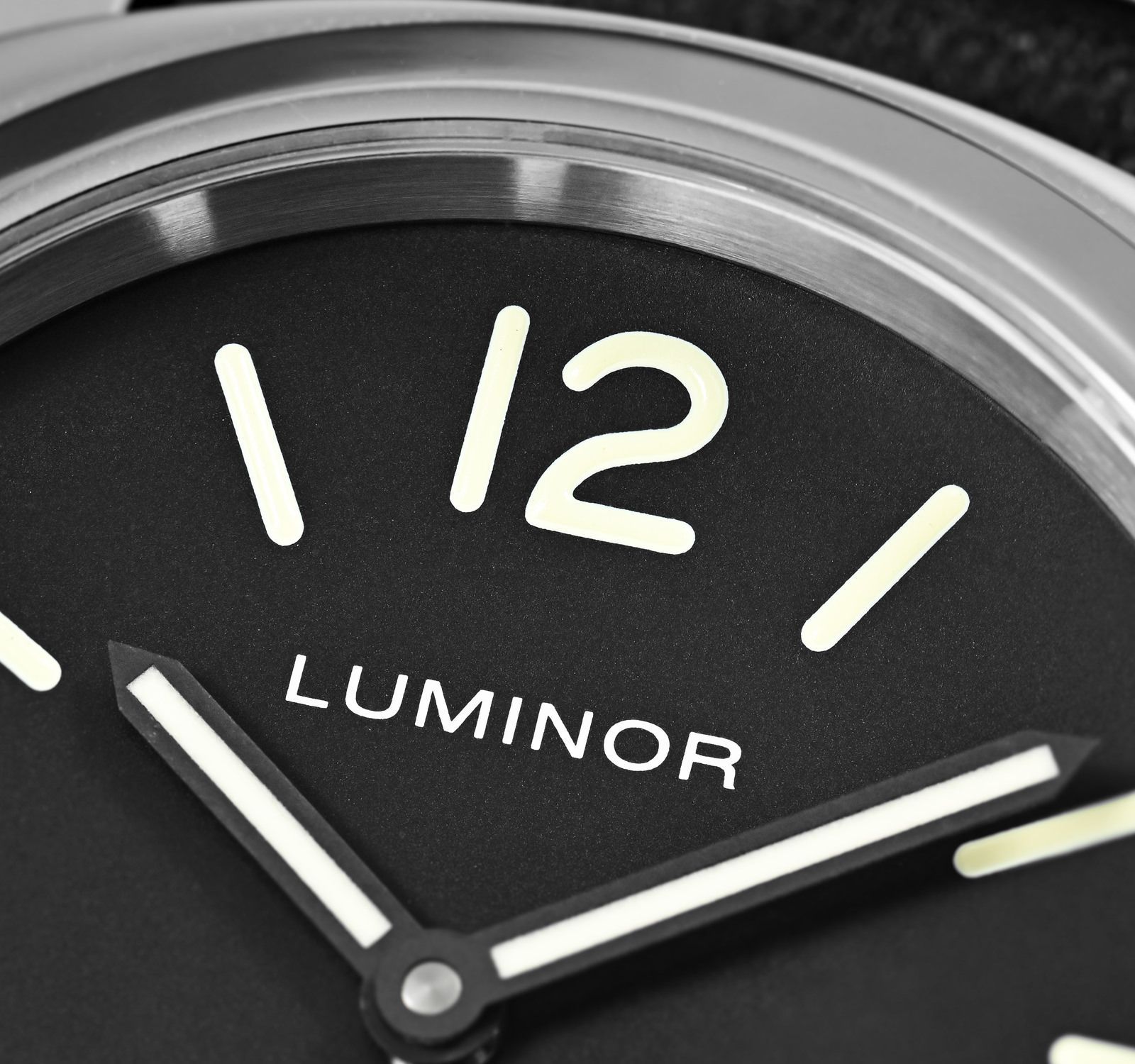 Luminor PAM00773