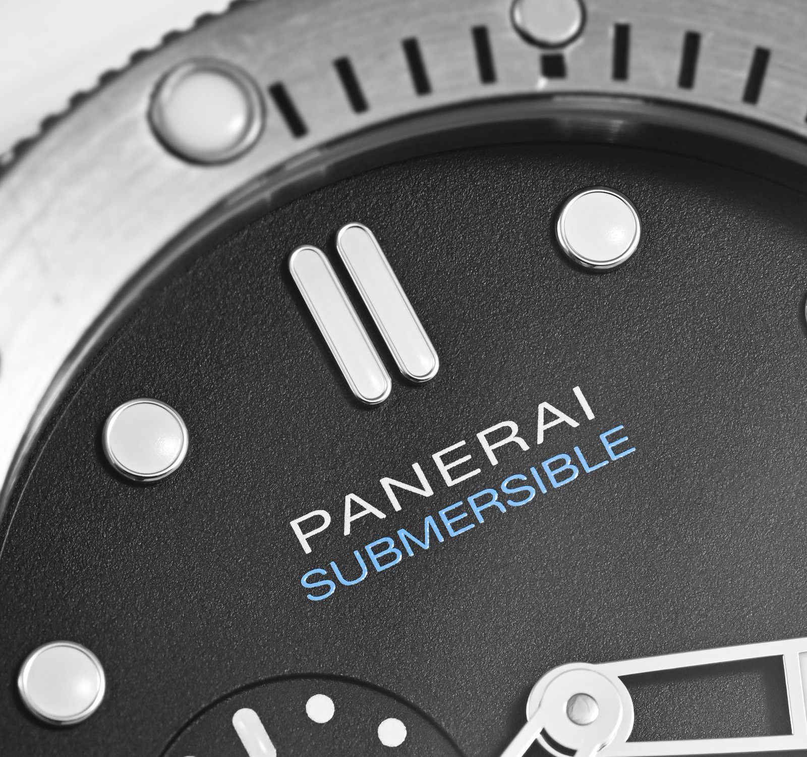 Pre-Owned Panerai Submersible Men Watch in Black Colour Dial