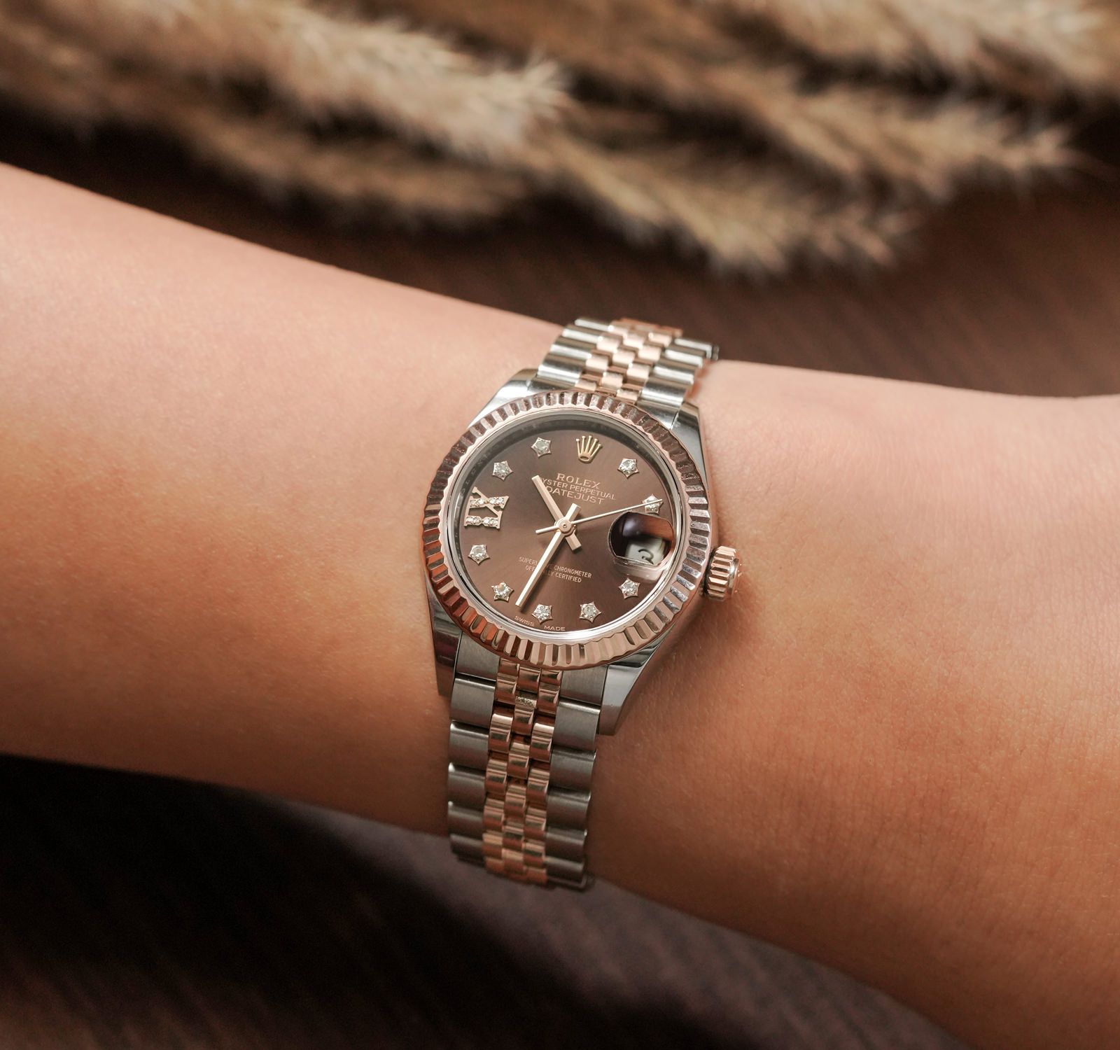 Lady Datejust 26mm Rolex Watch On Wrist Rolex Datejust Gold Ladies