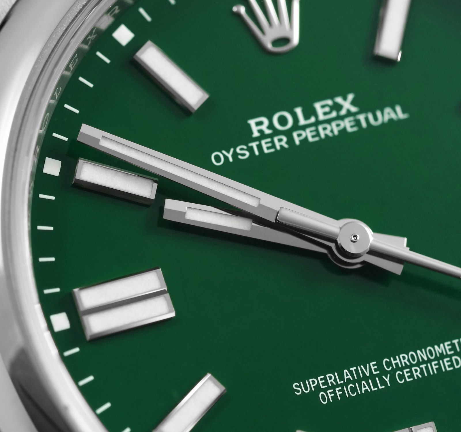 Oyster Perpetual 124300-GRNIND-1