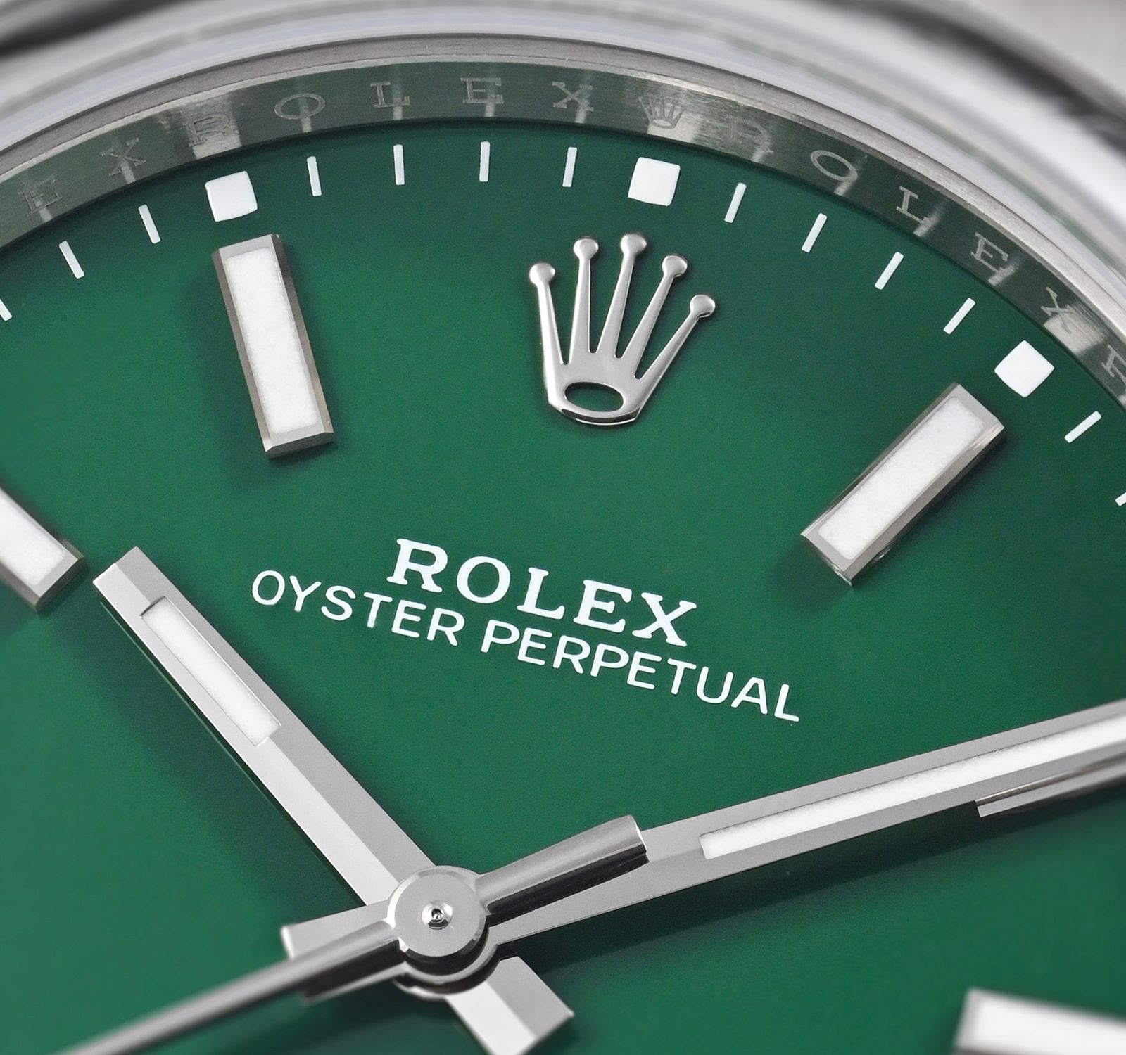 Oyster Perpetual 124300-GRNIND