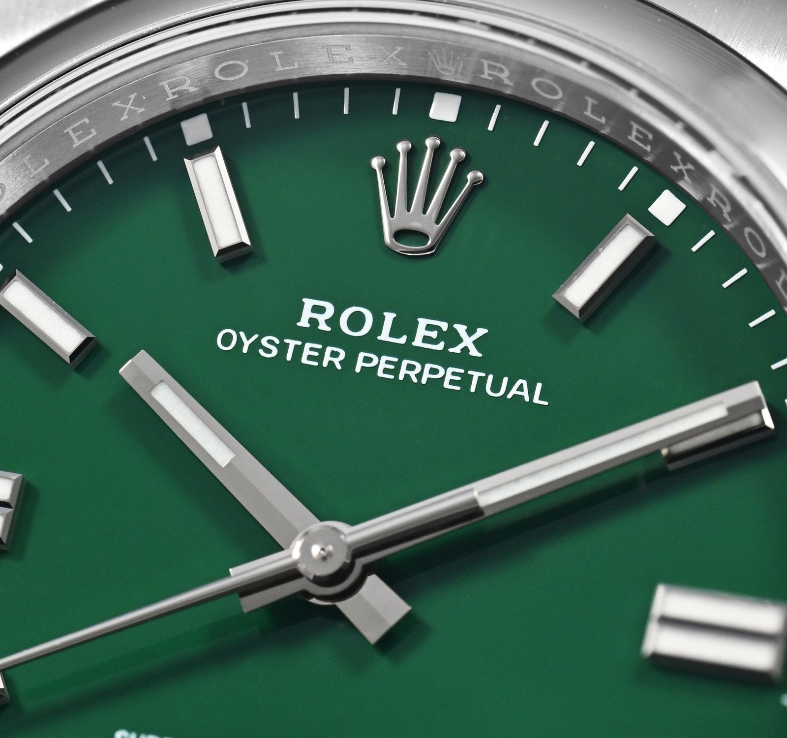 Oyster Perpetual 124300-GRNIND