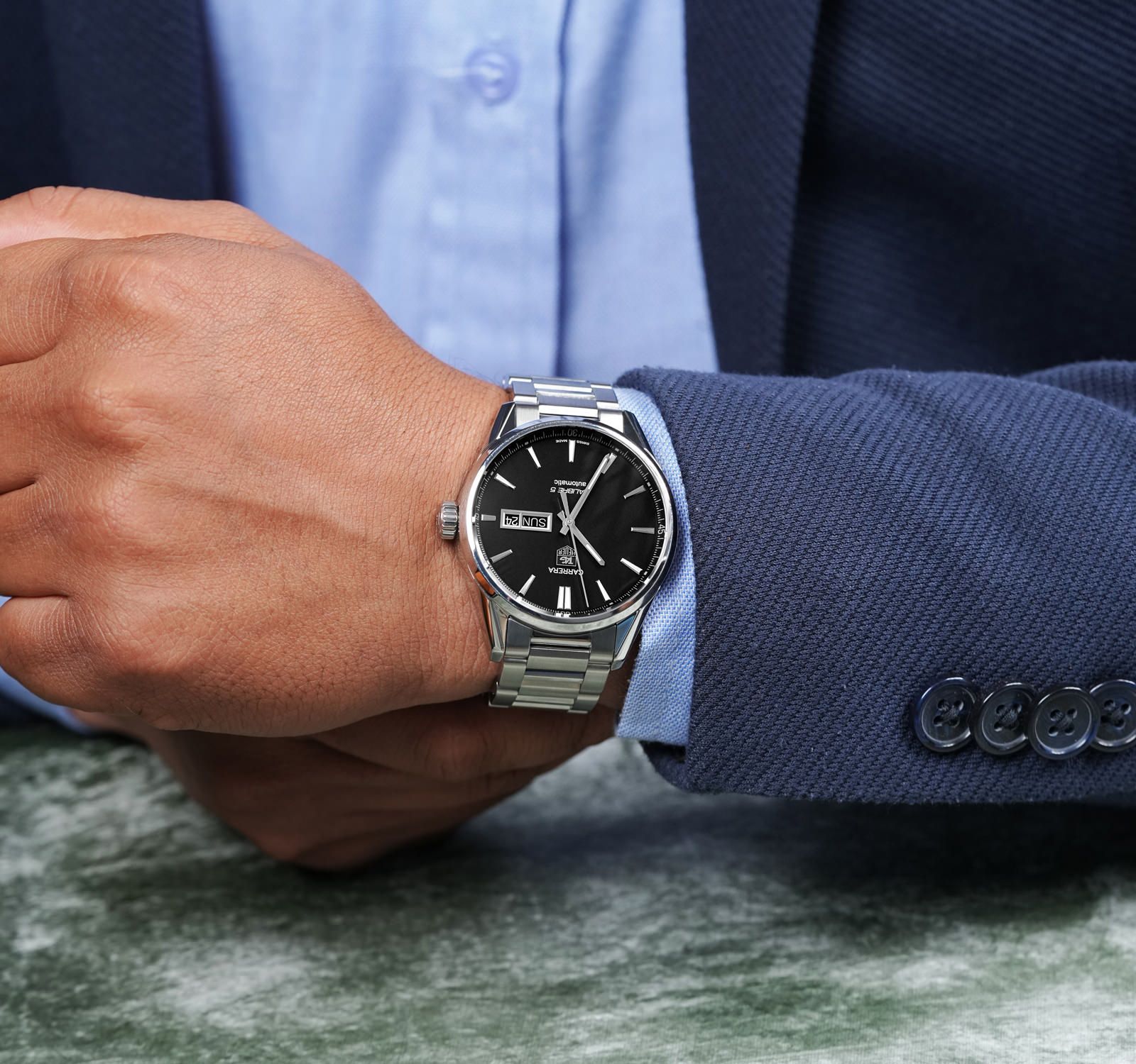 Tag heuer carrera sales calibre 5 on wrist