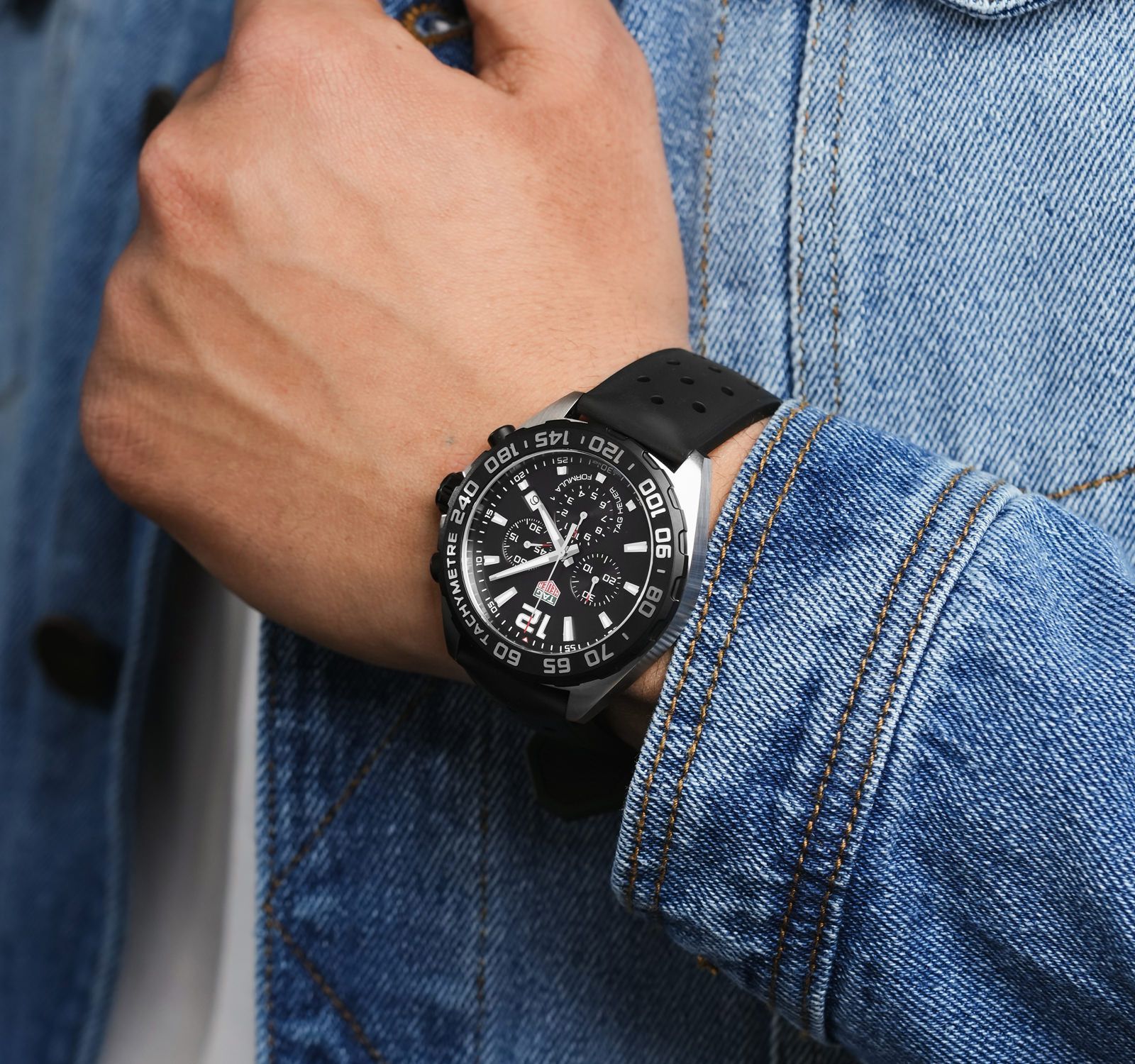 Pre Owned TAG Heuer Formula 1 Men Watch in Black Colour Dial