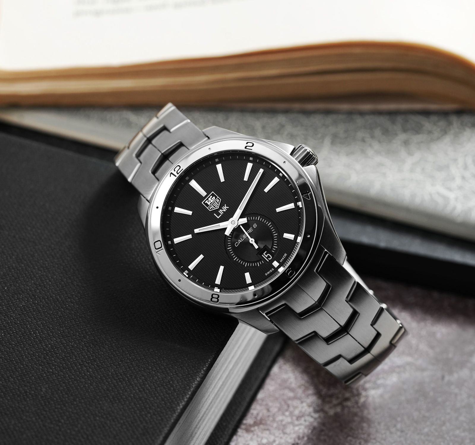 Pre Owned TAG Heuer Link Men Watch in Black Colour Dial