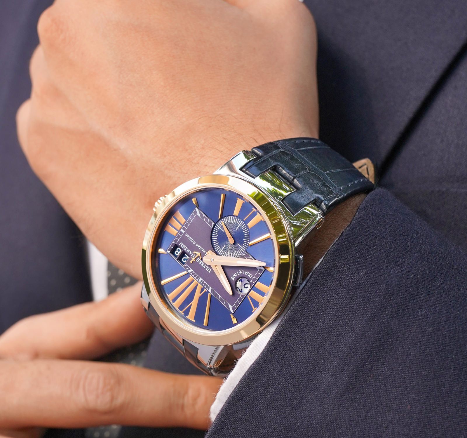 Ulysse nardin executive dual hotsell time blue