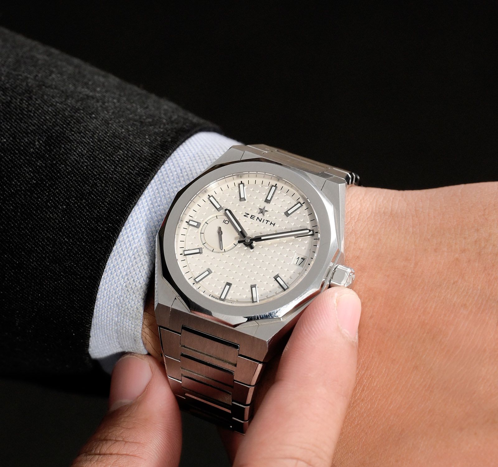 Pre-Owned Zenith Defy Men Watch in Silver Colour Dial