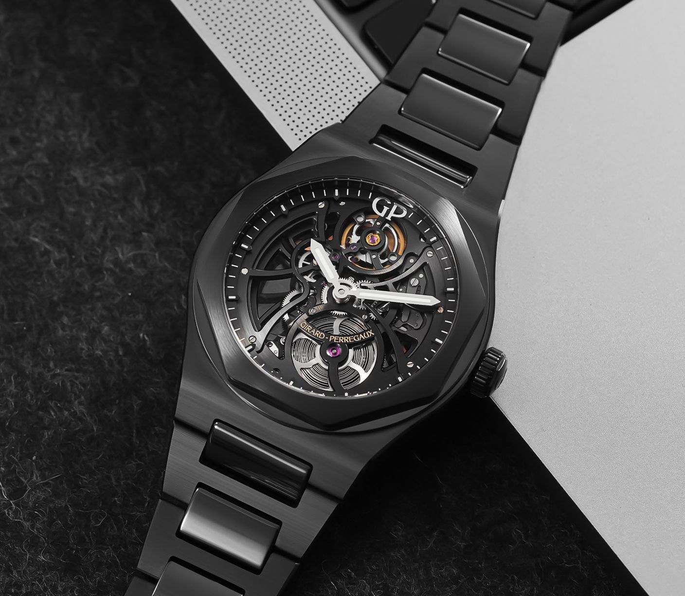 Girard-Perregaux Laureato Skeleton Ceramic 81015-32-001-32A