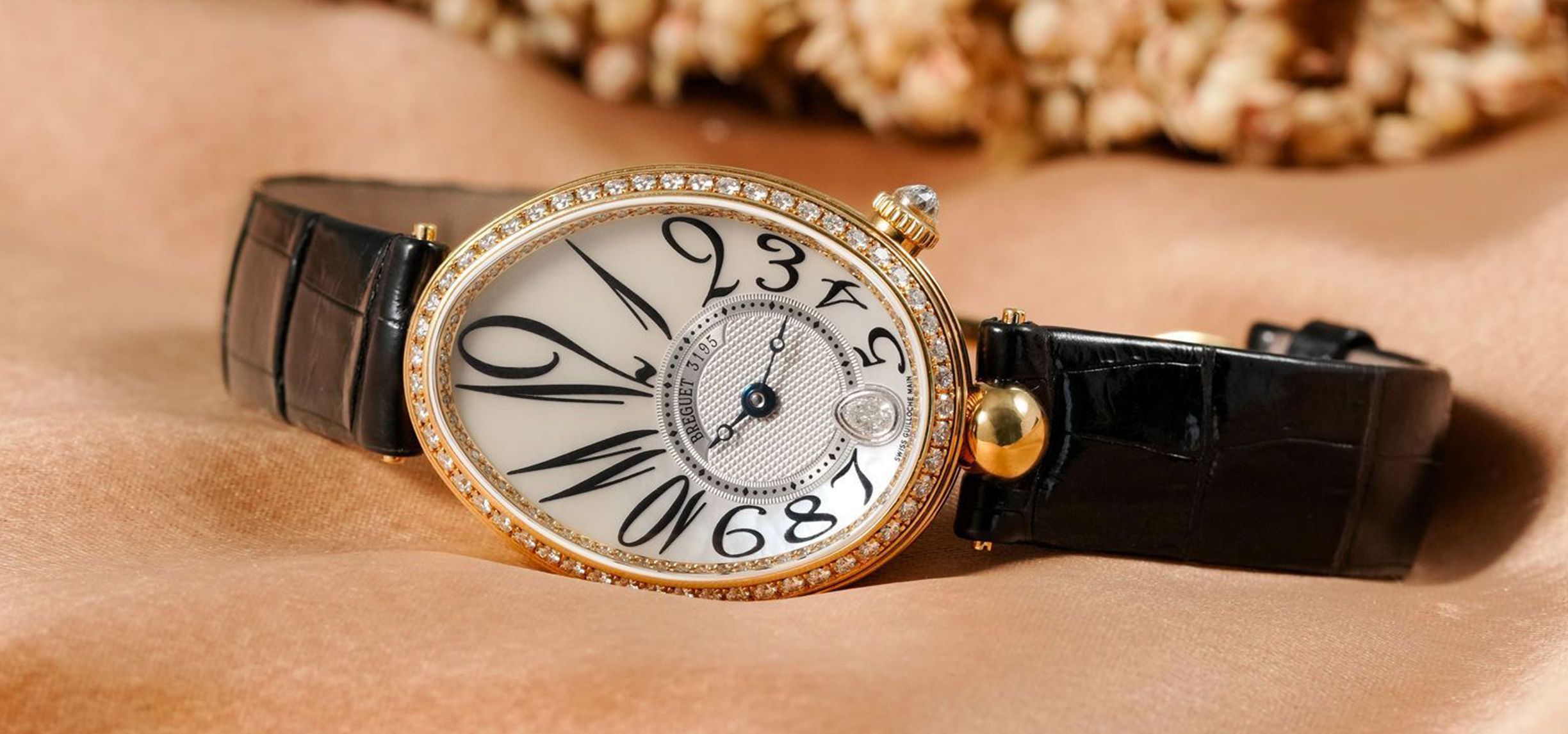 Reine de Naples: A Regal Legacy Carved In Gold