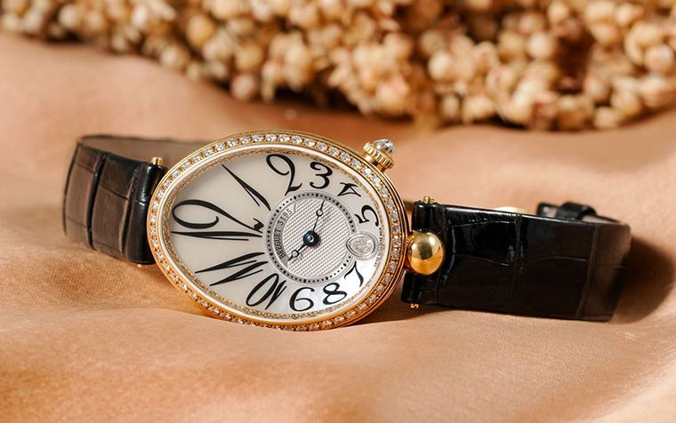 Reine de Naples: A Regal Legacy Carved In Gold