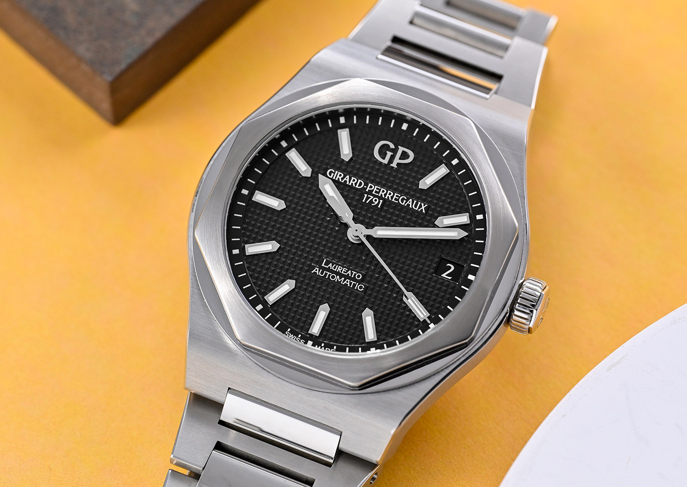 Girard-Perregaux Laureato with black dial