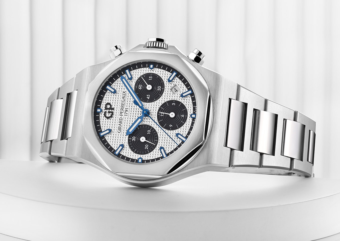 Girard-Perregaux Laureato Chronograph 42