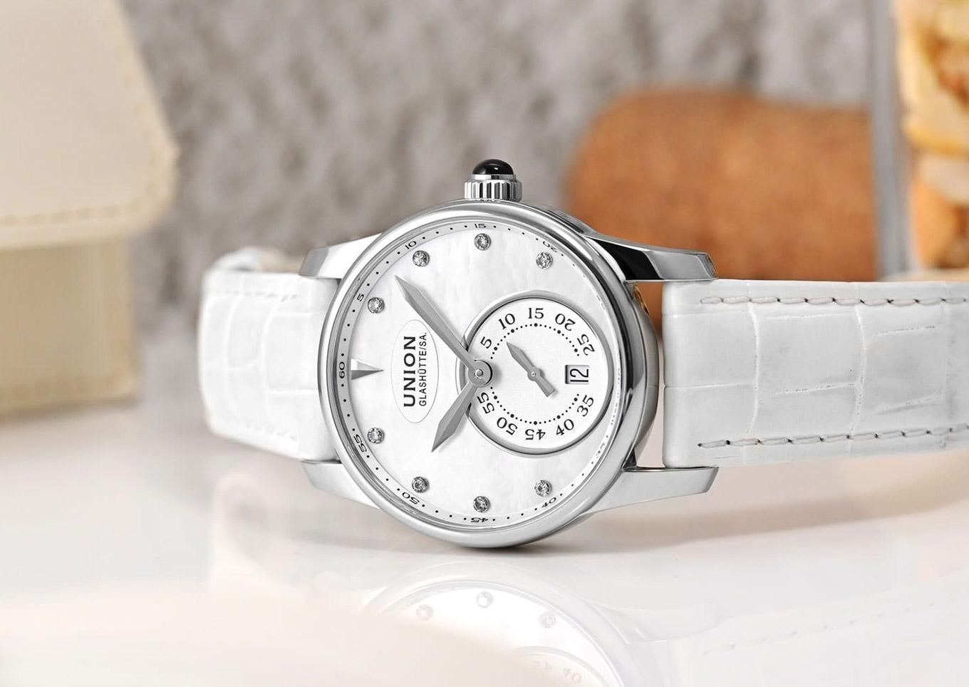 pre-owned Union Glashutte Seris Small Second D004.228.16.116.00